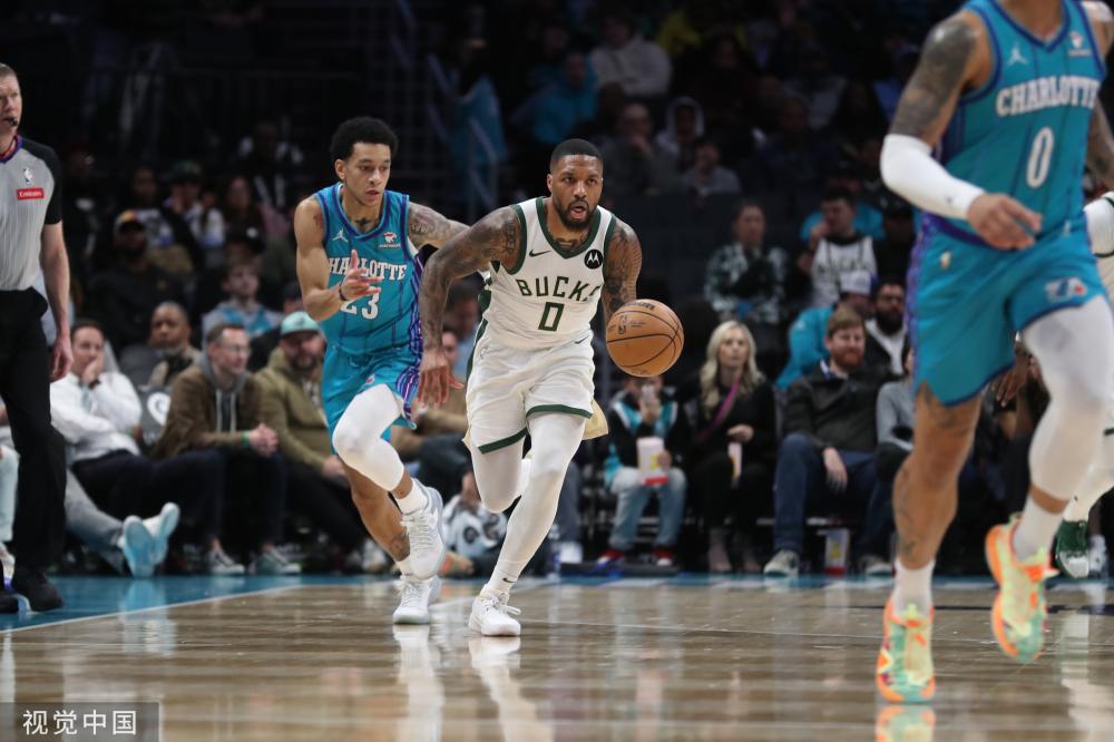 繁冲向场边 繁冲向场边